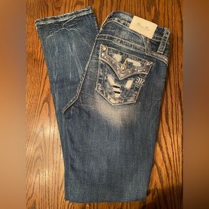 Miss Me Mid-Rise straight leg 27 Jeans